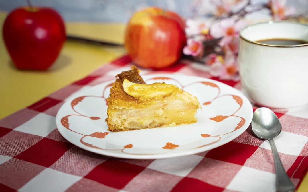 Tarta de bizcocho con manzana