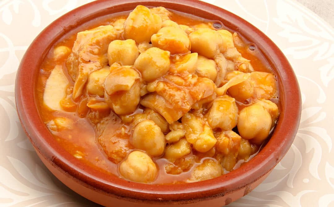 Cazuela de callos con garbanzos