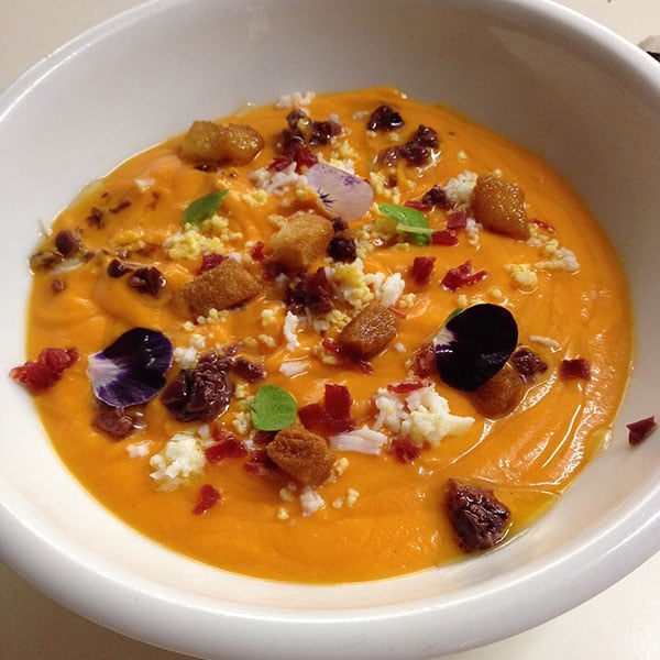 salmorejo con aceite de oliva