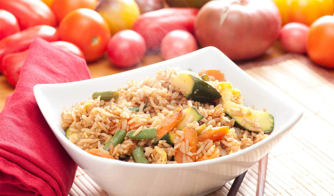 Wok de verduras con arroz y pollo